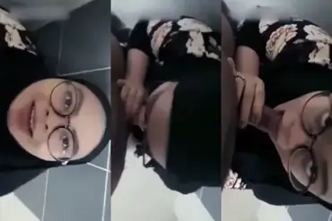 Bokep Jilbab Pacar Sepong Di Toilet Mall Ganas